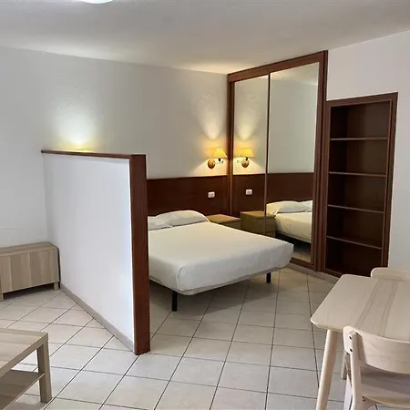 Ciudad Jardin Apartment