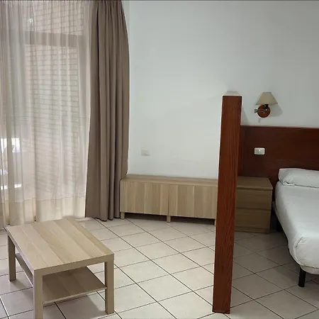 Ciudad Jardin Apartment *